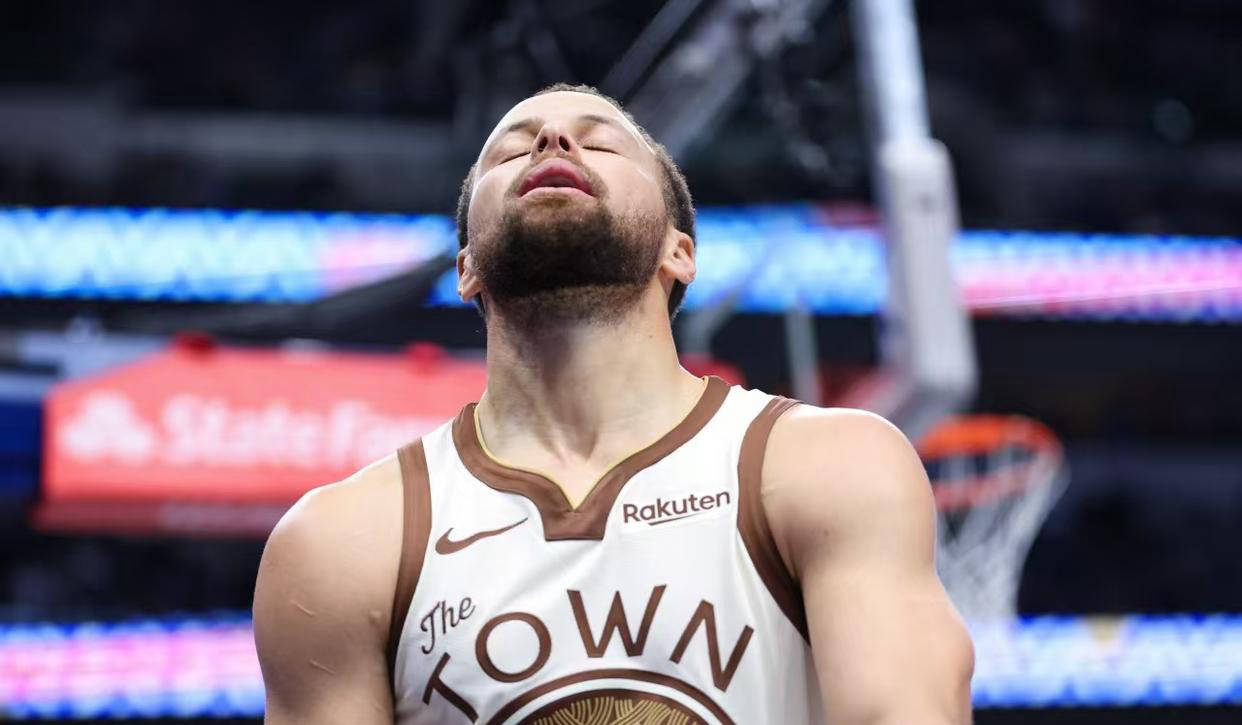 体育赛事-瓦伦西亚门线救险备战NBA季后赛波尔图转会期扳平良机，底特律活塞围绕欧联调整名单看傻球迷的简单介绍