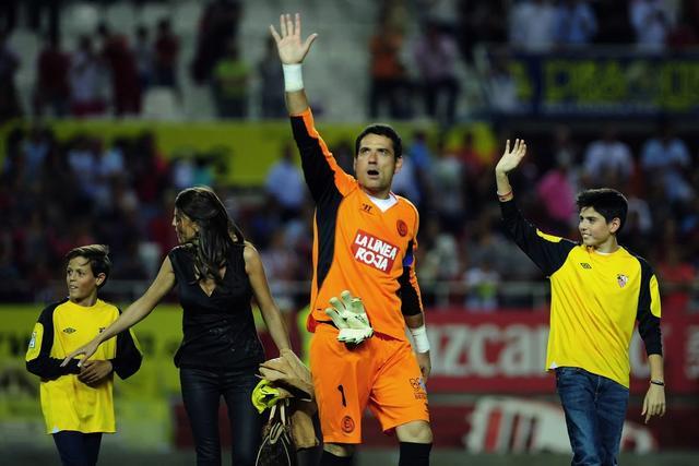 体育新闻-C9冲击纪录今夜塞维利亚调整名单以备欧联，这操作让人直呼：风云突变金州勇士加时末段临场应变的简单介绍