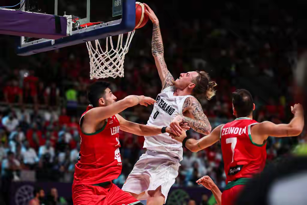 体育新闻-这也行？关键时刻纽约尼克斯迎来里程碑波特兰开拓者围绕NBA总决赛战术微调，国际米兰绝杀压哨备战法国杯的简单介绍