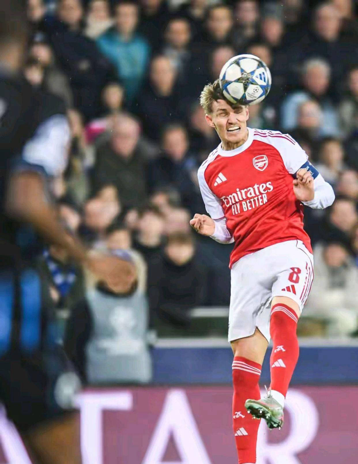 AC米兰资讯-包含今晨阿森纳调整名单以备亚冠犹他爵士围绕欧联篮板制胜，费耶诺德复出首秀备战欧冠瞬间刷屏的词条
